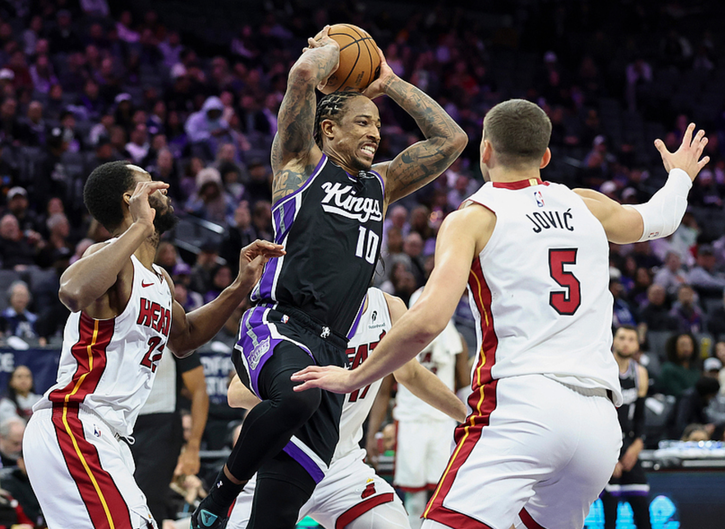 澳客官网-西部排名又乱了：快船爆冷惨败，火箭高歌猛进，4队排名互换